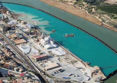Eliminación de la contaminación química del embalse de flix