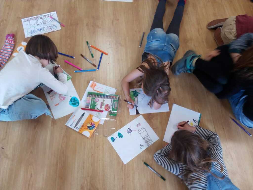 Cuentos creativos para inspirar el activismo ambiental en Lluïsos de Gràcia: Con motivo del día de Sant Jordi, el sábado 23 de abril organizamos una actividad de cuentacuentos de temática ambiental para público infantil en los Lluïsos de Gràcia -asociación sociocultural y deportiva sin ánimo de lucro dedicada a la formación de los niños y jóvenes en el tiempo libre-.