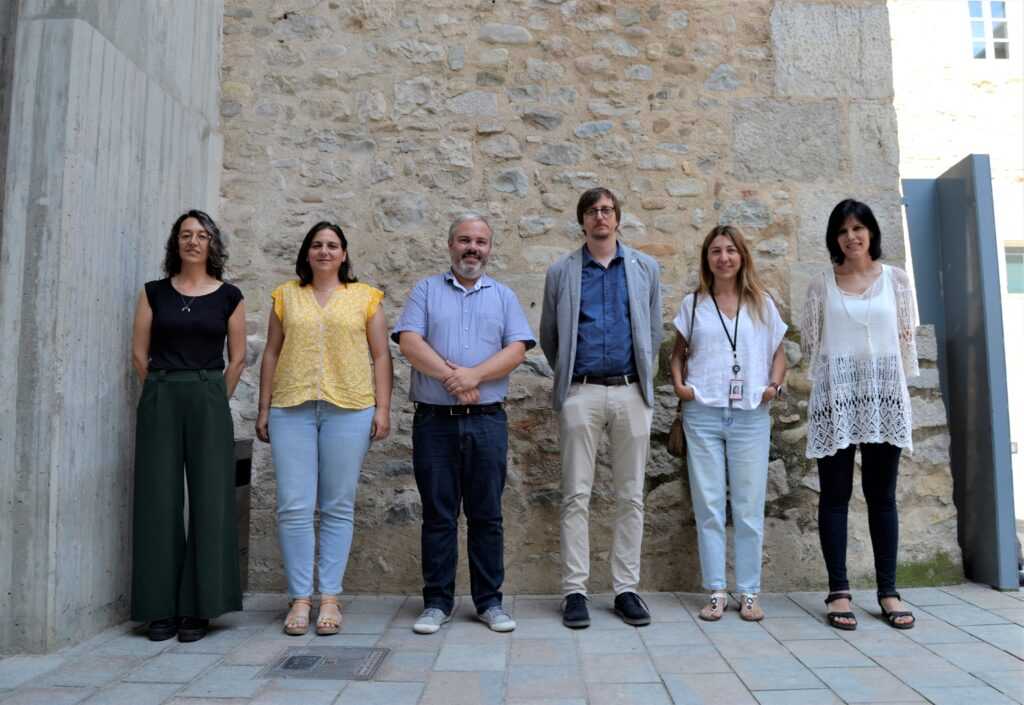 Presentamos la nueva guía de la Generalitat "Criterios ambientales en los proyectos de Vías Verdes": El pasado 16 de junio presentamos en la sede de la Generalitat de Catalunya en Girona la guía "Criterios ambientales en los proyectos de Vías Verdes", que hemos estado elaborando por encargo del Servicio de proyectos de la Dirección General de Políticas Ambientales y Medio Natural.